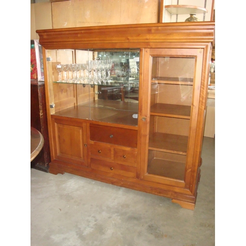 660 - Large Walnut Display Unit