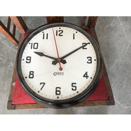 203 - 1950's Bakelite 'Gents of Leicester' Railway Clock