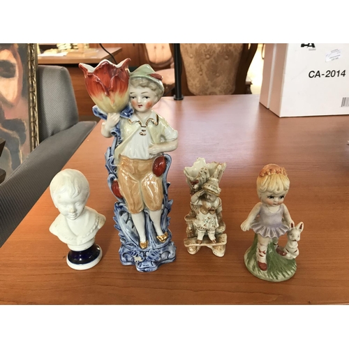 205 - x4 Small Decorative Figurines