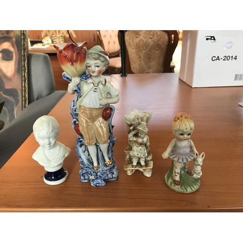 205 - x4 Small Decorative Figurines