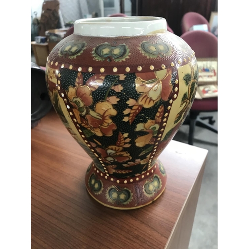 508 - Old Chinese Vase (21 H. x 17cm W.)