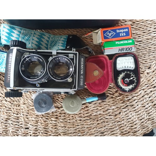 178 - Vintage Professional TLR Mamiya C220 In Original Case & Vintage Camera Accessories