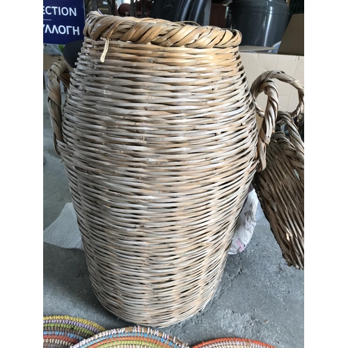 30 - Large Vintage Cane Traditional Basket With 3x Serving Cane Traditional Mats