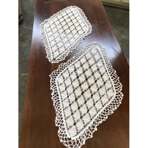 123 - Qty of Table Runners