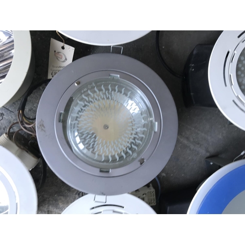 173 - x8 Assorted Complete Wall Spotlights (New)
