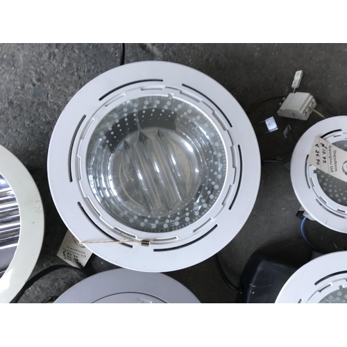 173 - x8 Assorted Complete Wall Spotlights (New)