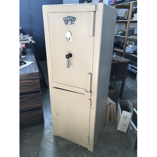290 - Vintage Viometal 2-Door Safe (143 H. x 53 W. x 50cm D.)