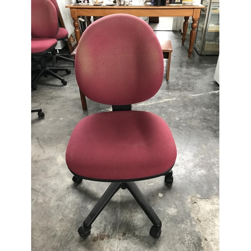 238 - Black & Red Swivel Office Chair on Castors - Code N/A