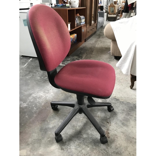 238 - Black & Red Swivel Office Chair on Castors - Code N/A