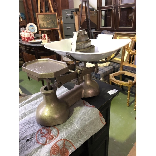 497 - Vintage Cast Iron Scales with Set of Weights