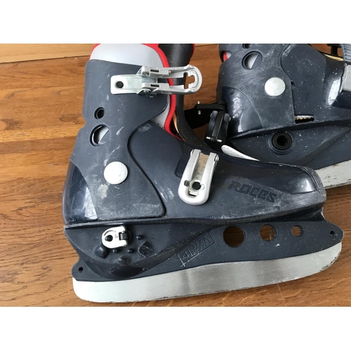 564 - Pair of 'Roces' Ice Skating Shoes, Adjustable Size