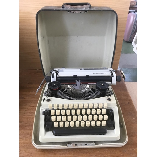 40 - T-A Organisation Western Germany Triumph Gabriele 10 Typewriter in Original Case