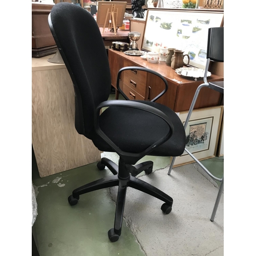 144 - Black Swivel Office Chair