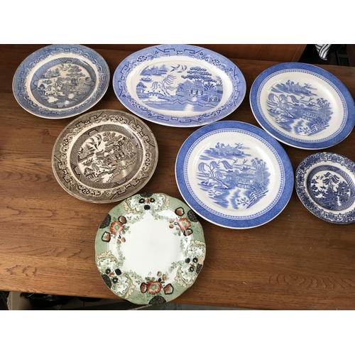 133 - x7 Vintage Collectable Plates