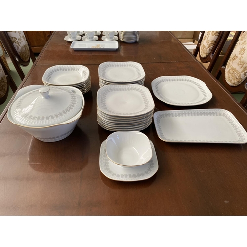 217 - Wanel Porcelain Dinner Set Comprising 18 Dinner Plates, 8 Soup Plates, 2 Serving Dishes, Sauce Boat ... 