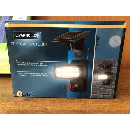 126 - Livarno LED Solar Spotlight and Deshredding Grooming Glove for Dogs, Cats (Unused)