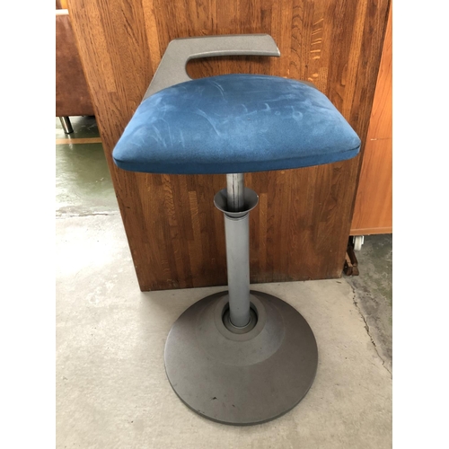 359 - Orthopedic 'Aeris Muv Man' Sit/Stand Office Swivel Stool with Flexzone Technology