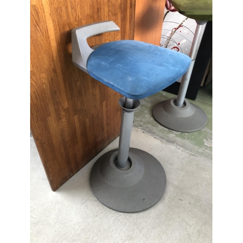 359 - Orthopedic 'Aeris Muv Man' Sit/Stand Office Swivel Stool with Flexzone Technology