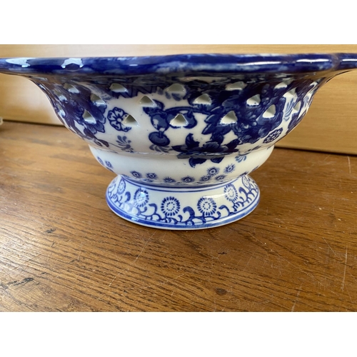 363 - Vintage Hand Painted Center Piece Fruit Bowl Blue and White Colour