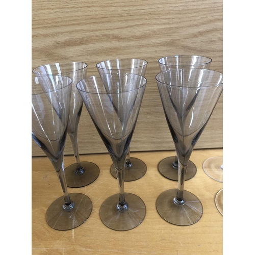 563 - Smoky Crystal Flutes (x6pcs) and 4 Plain Tall Glass Flutes