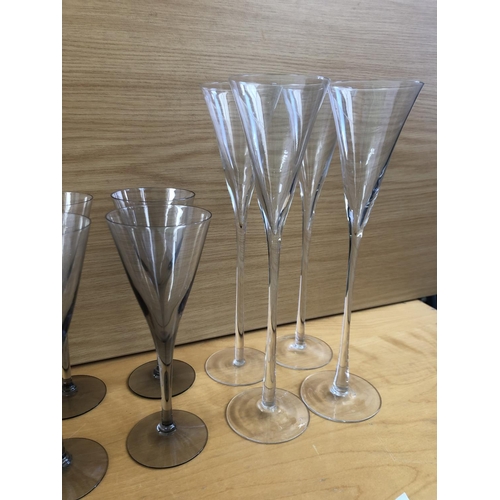 563 - Smoky Crystal Flutes (x6pcs) and 4 Plain Tall Glass Flutes