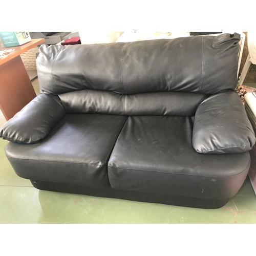 550 - 2-Seat Black Leather Sofa