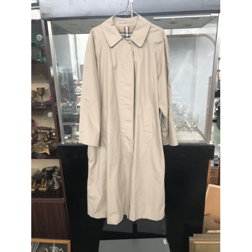 555 - Burberrys Vintage Ladies Trench Coat Size 39