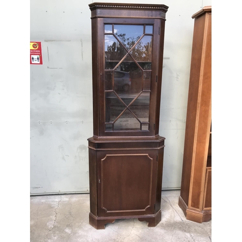 Mahogany corner store unit