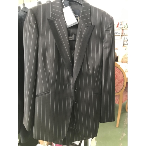 Aquascutum London Ladies Summer Suit with Kinloch Jacket and