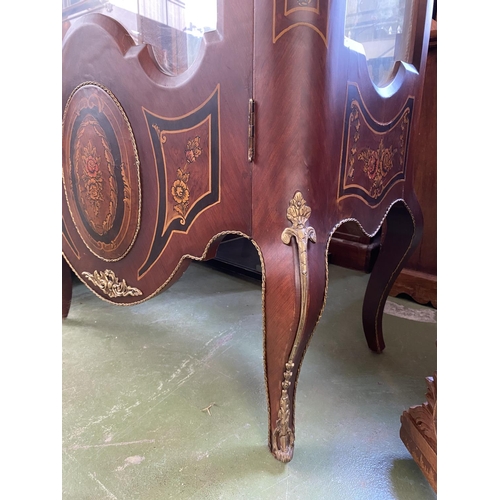 478 - Baroque Style Tall China Display Cabinet/Vitrine with Glass Shelves and Back Mirror (Crack on Mirror... 