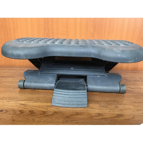 267 - Under Desk Adjustable Foot Rest