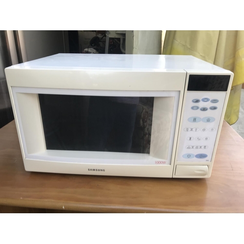 270 - Samsung M945 1000W Microwave Oven