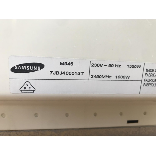 270 - Samsung M945 1000W Microwave Oven