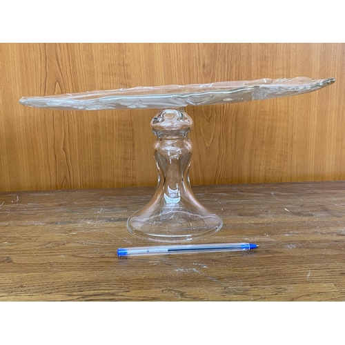 582 - Large Crystal Platter Cake Stand/Sandwich Platter with Golden Colour Design