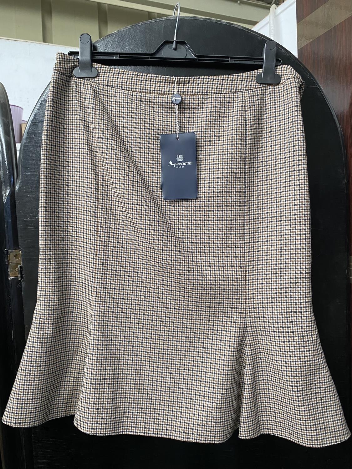 Aquascutum London Algardi Navy Vicuna Skirt Size 12 Reg. Unused