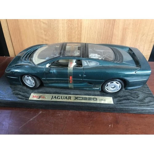 221 - Big Scale Diecast Maisto Model of Jaguar XJ220 on 1:12 Scale