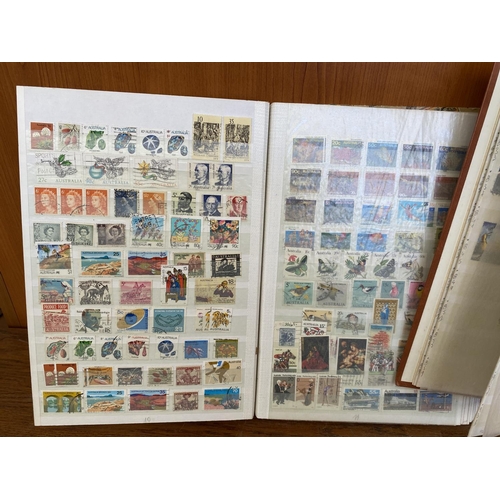 197 - x2 Albums of Australian Stamps From 1915 to 1990's - Withdrawn