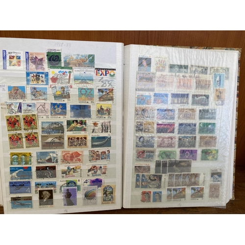 197 - x2 Albums of Australian Stamps From 1915 to 1990's - Withdrawn