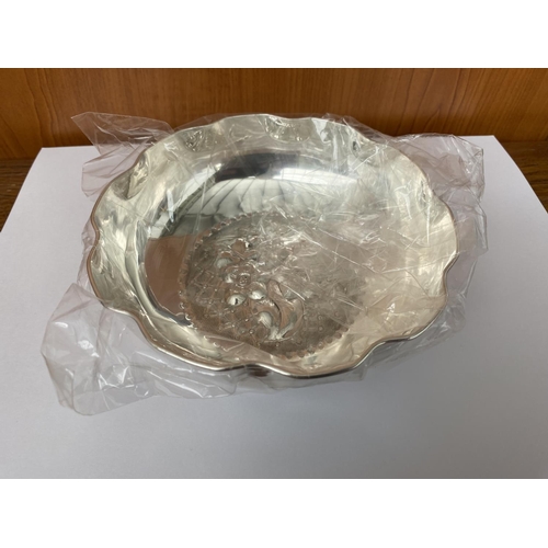 98 - Silver 830 Bowl Embossed with Floral Design (105gr - Unused)