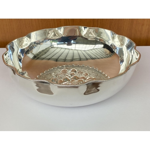 98 - Silver 830 Bowl Embossed with Floral Design (105gr - Unused)