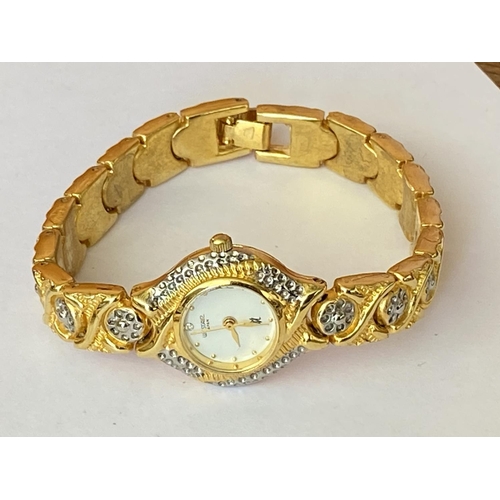 200 - Westair Japan Vintage Ladies Watch with Golden Tone and Matching Bracelet (Untested)