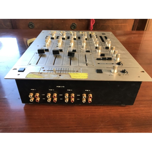 135 - Vestax PMC50A DJ Mixer