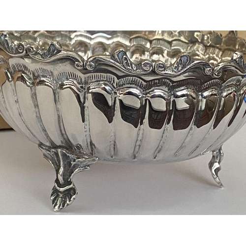 67 - Silver 830 Footed Round Hammered and Engraved by Hand Deep Candy Dish /Bowl (258gr - Diameter 15cm)