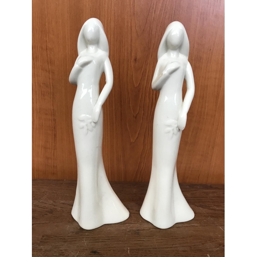 121 - x2 Vintage Porcelain Faceless Figurines Off White Ivory Girls with Flowers (24cm H./each)