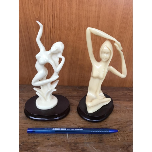 122 - x2 Small Ivory Colour Figurines