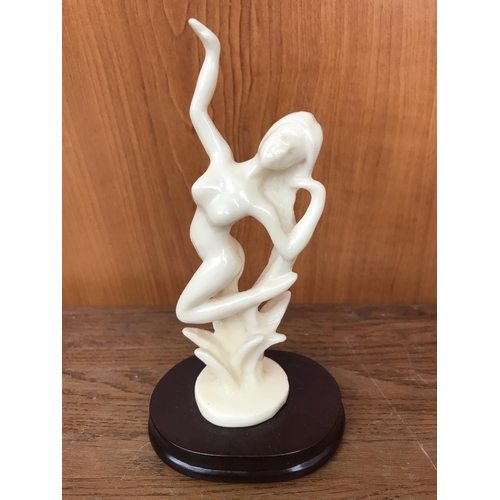 122 - x2 Small Ivory Colour Figurines