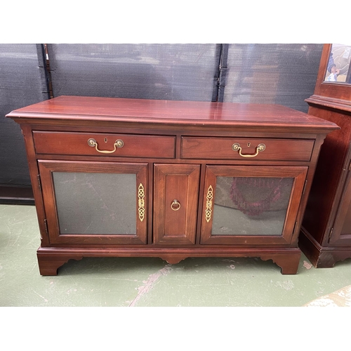 6 - American Drexel Heritage Credenza/TV Stand (127 W. x 56 D. x 77cm H.) - Code AM6762P