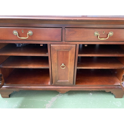6 - American Drexel Heritage Credenza/TV Stand (127 W. x 56 D. x 77cm H.) - Code AM6762P