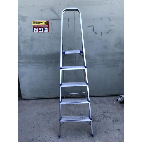 29 - Folding 5-Step Aluminium Ladder
