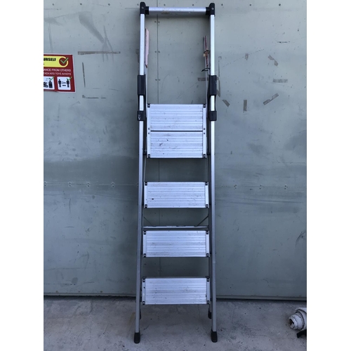 30 - Folding 4-Step Aluminium Ladder